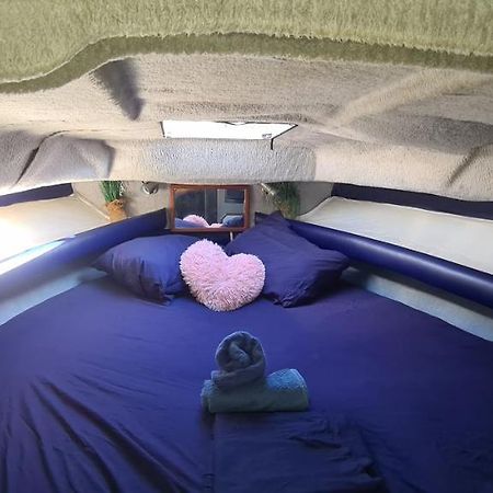 Отель Boat To Sleep In Barcelona Сан-Адриан-де-Бесос Экстерьер фото