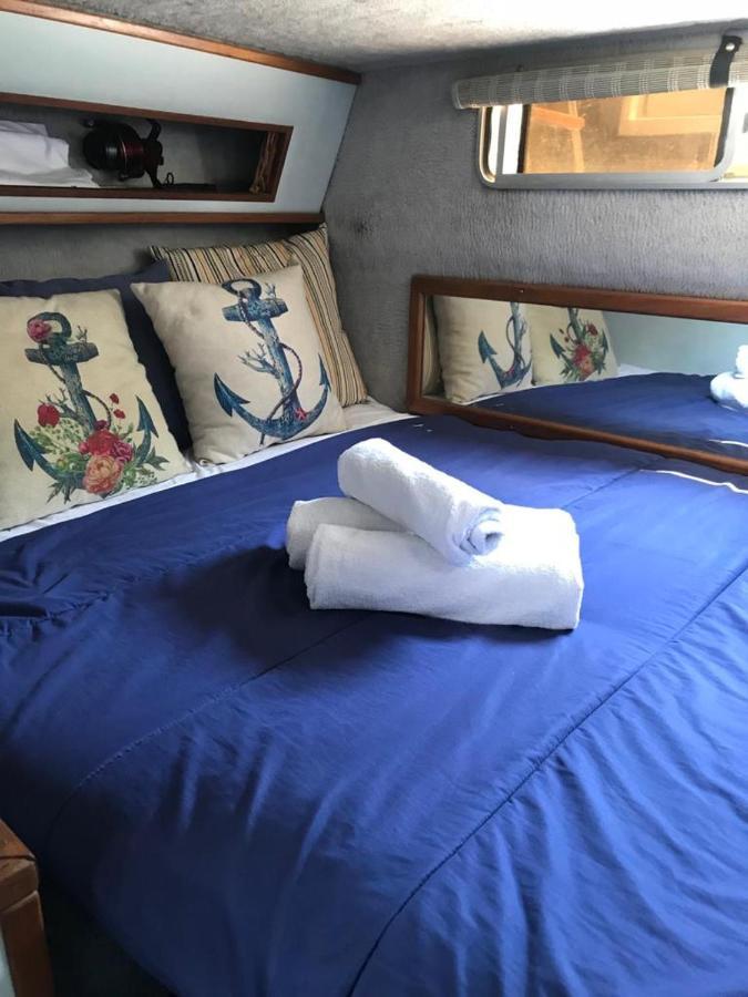 Отель Boat To Sleep In Barcelona Сан-Адриан-де-Бесос Экстерьер фото