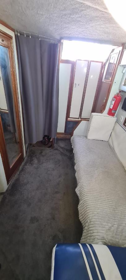 Отель Boat To Sleep In Barcelona Сан-Адриан-де-Бесос Экстерьер фото