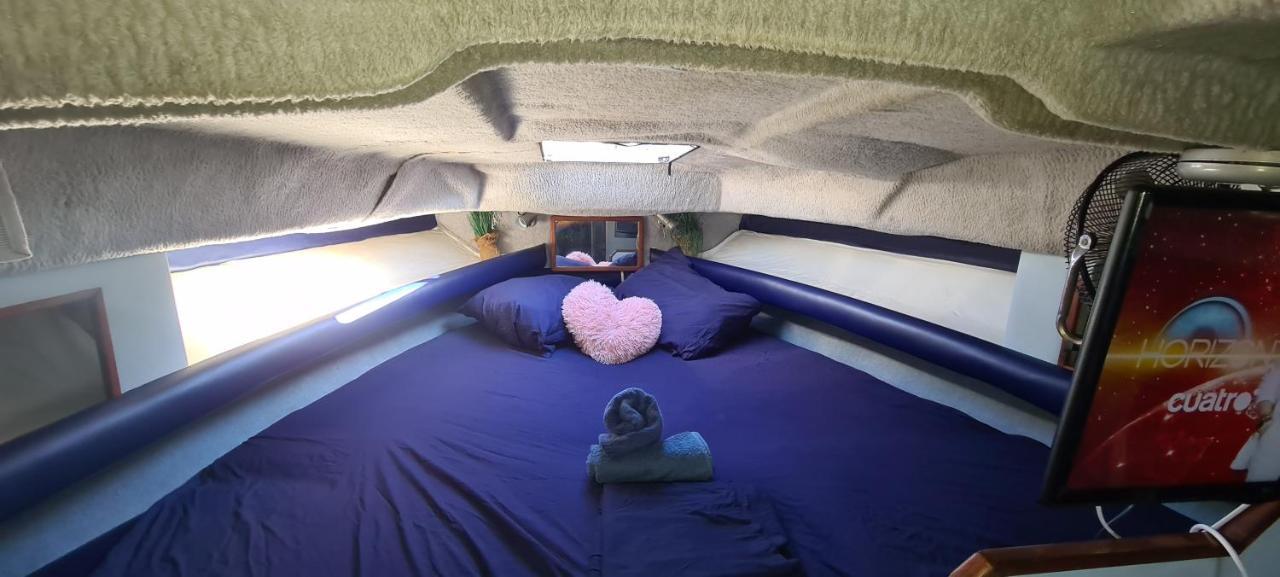 Отель Boat To Sleep In Barcelona Сан-Адриан-де-Бесос Экстерьер фото