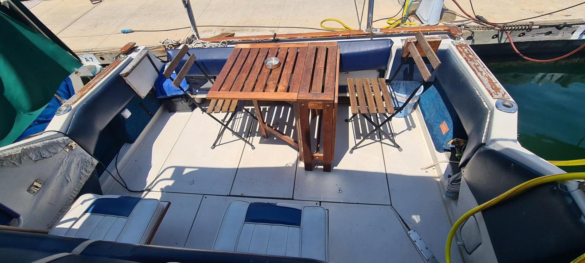 Отель Boat To Sleep In Barcelona Сан-Адриан-де-Бесос Экстерьер фото