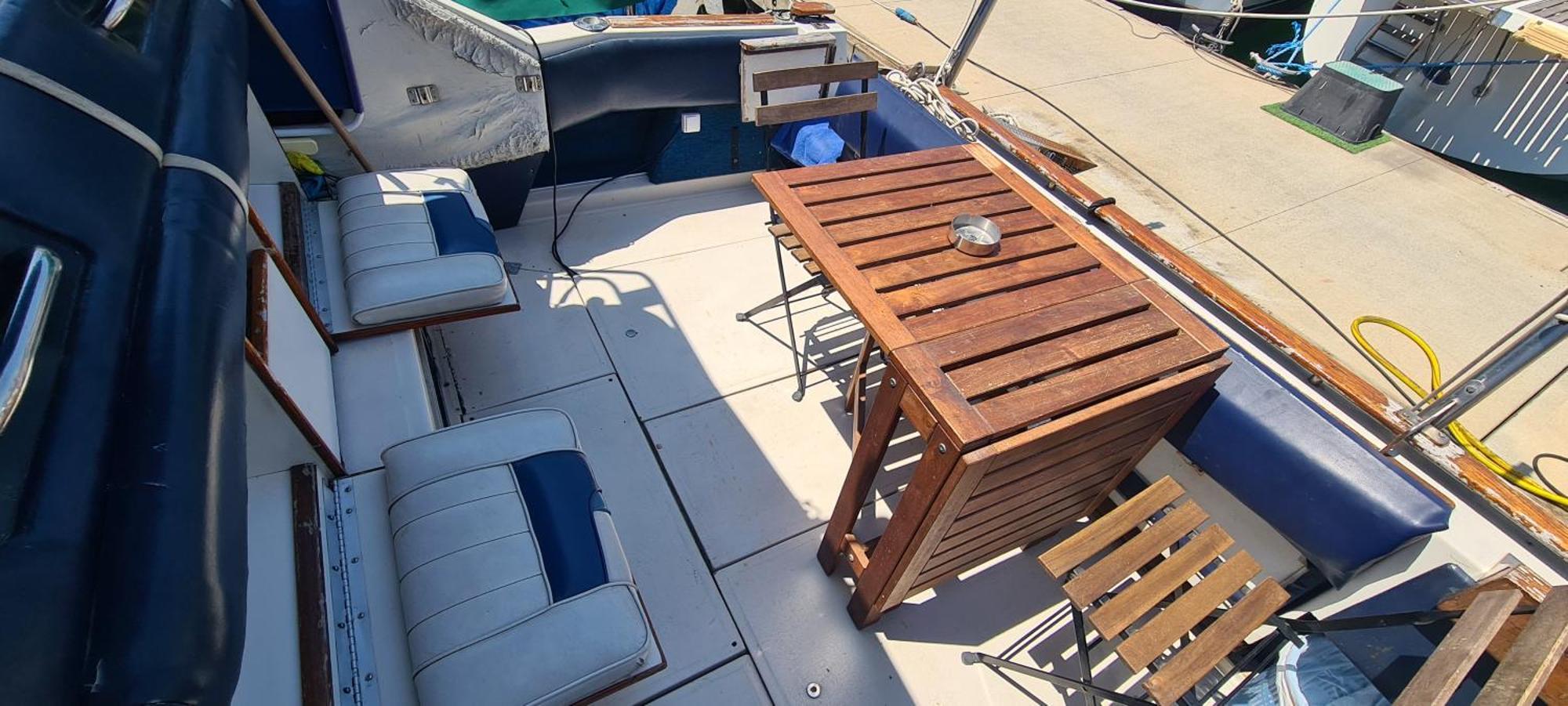 Отель Boat To Sleep In Barcelona Сан-Адриан-де-Бесос Экстерьер фото