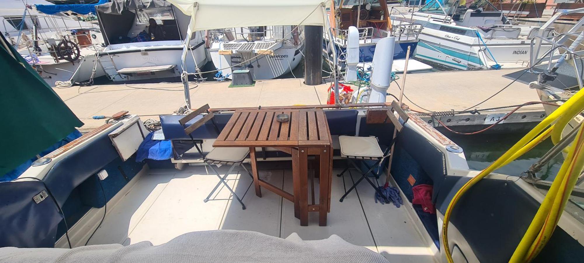 Отель Boat To Sleep In Barcelona Сан-Адриан-де-Бесос Экстерьер фото